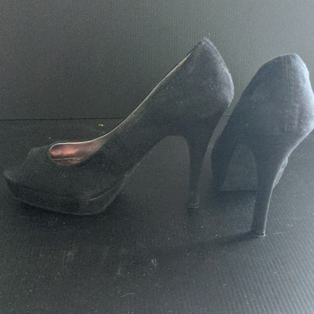 Shoes - Picture 4 of 4